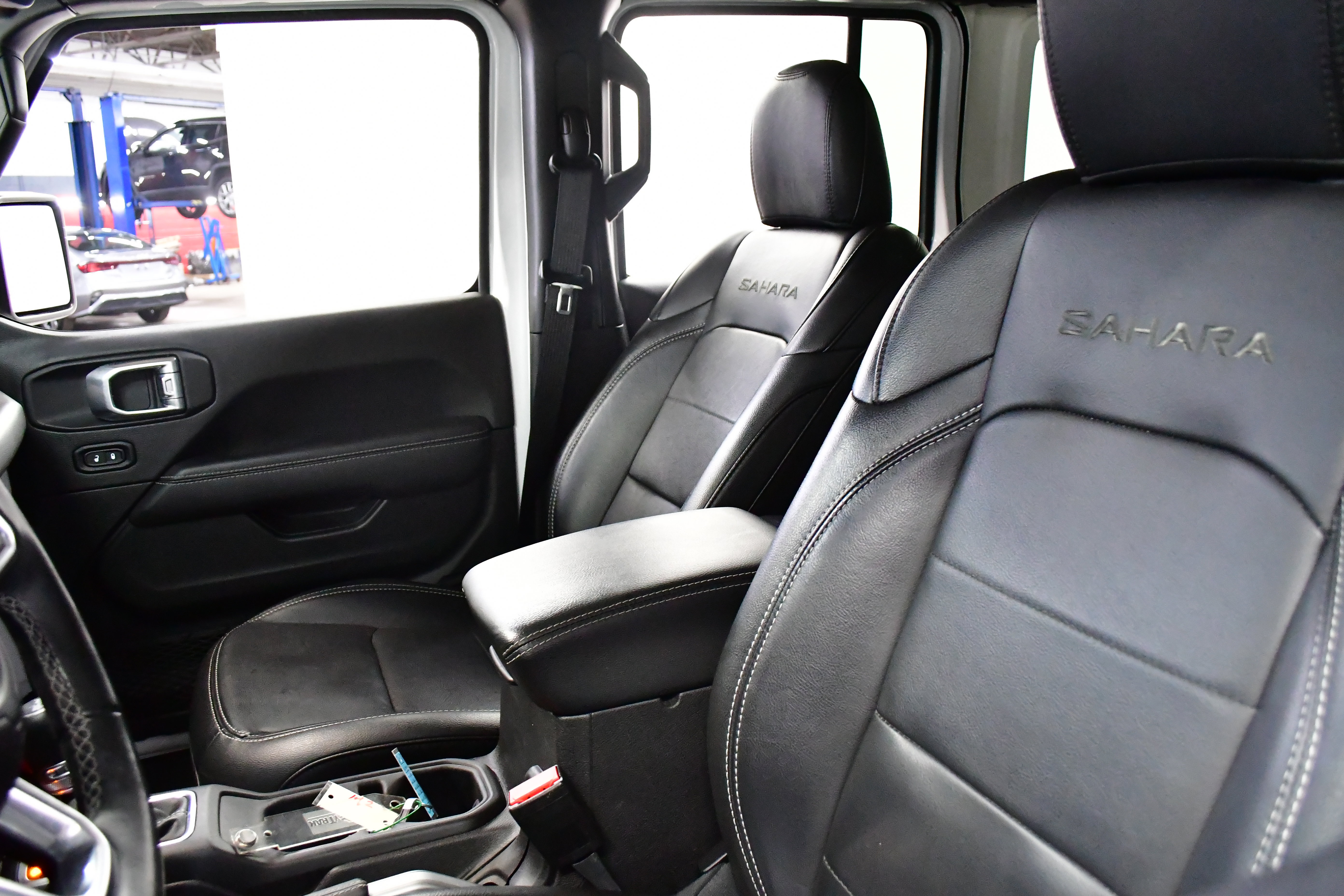 Used 2022 Jeep Wrangler Unlimited Sahara w/ Cold Weather Group image 11