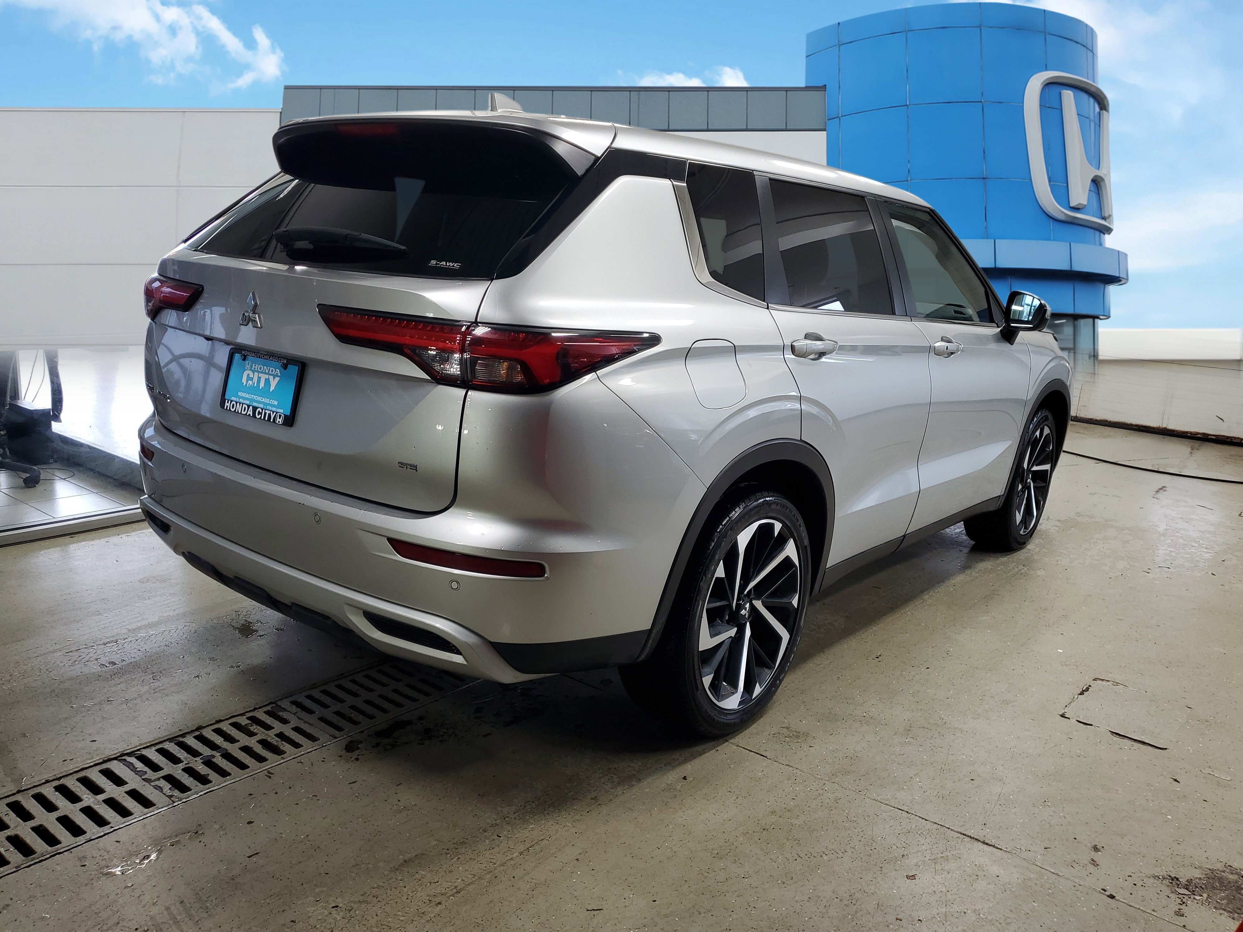 Used 2024 Mitsubishi Outlander SE AWD/4WD image 5