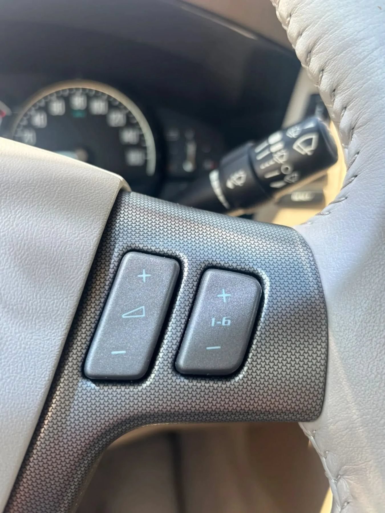 Used 2005 Cadillac XLR RWD image 16