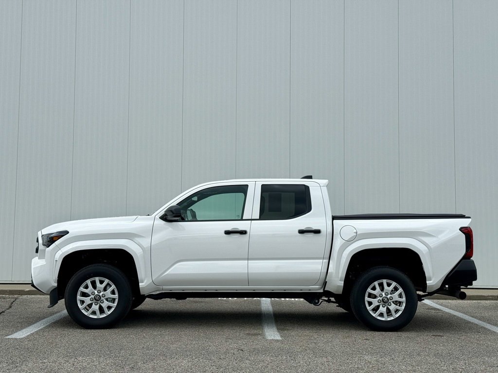 Used 2024 Toyota Tacoma SR image 2