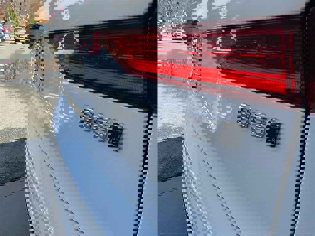 Certified 2023 Volvo XC60 B5 Plus image 17