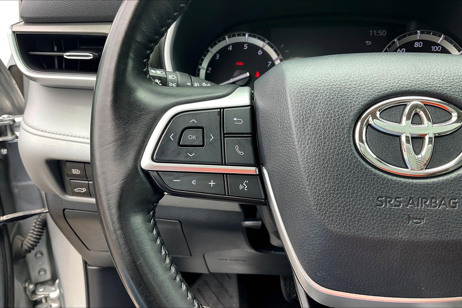 Used 2022 Toyota Highlander XLE AWD/4WD image 23