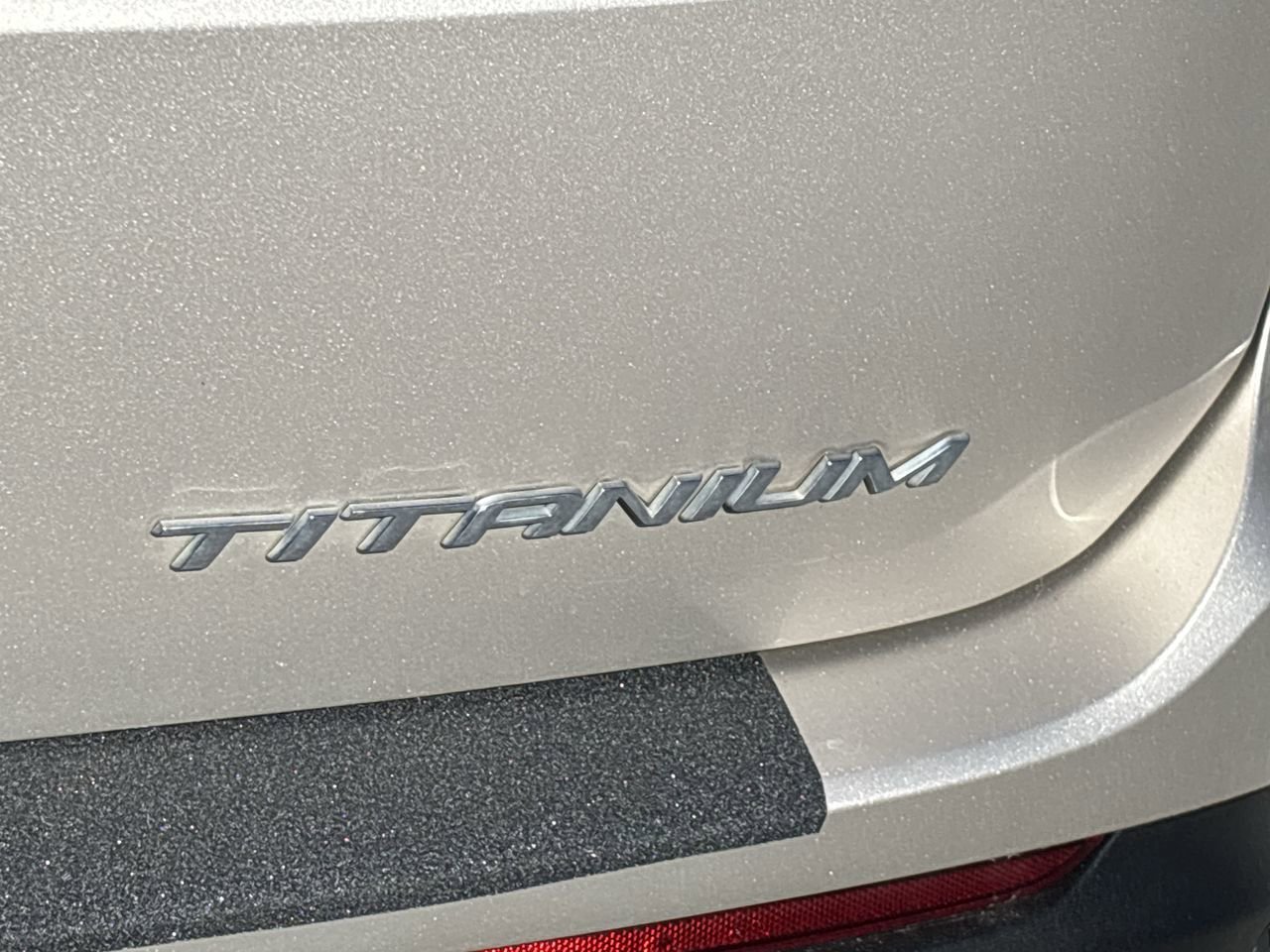 Used 2018 Ford Edge Titanium image 10