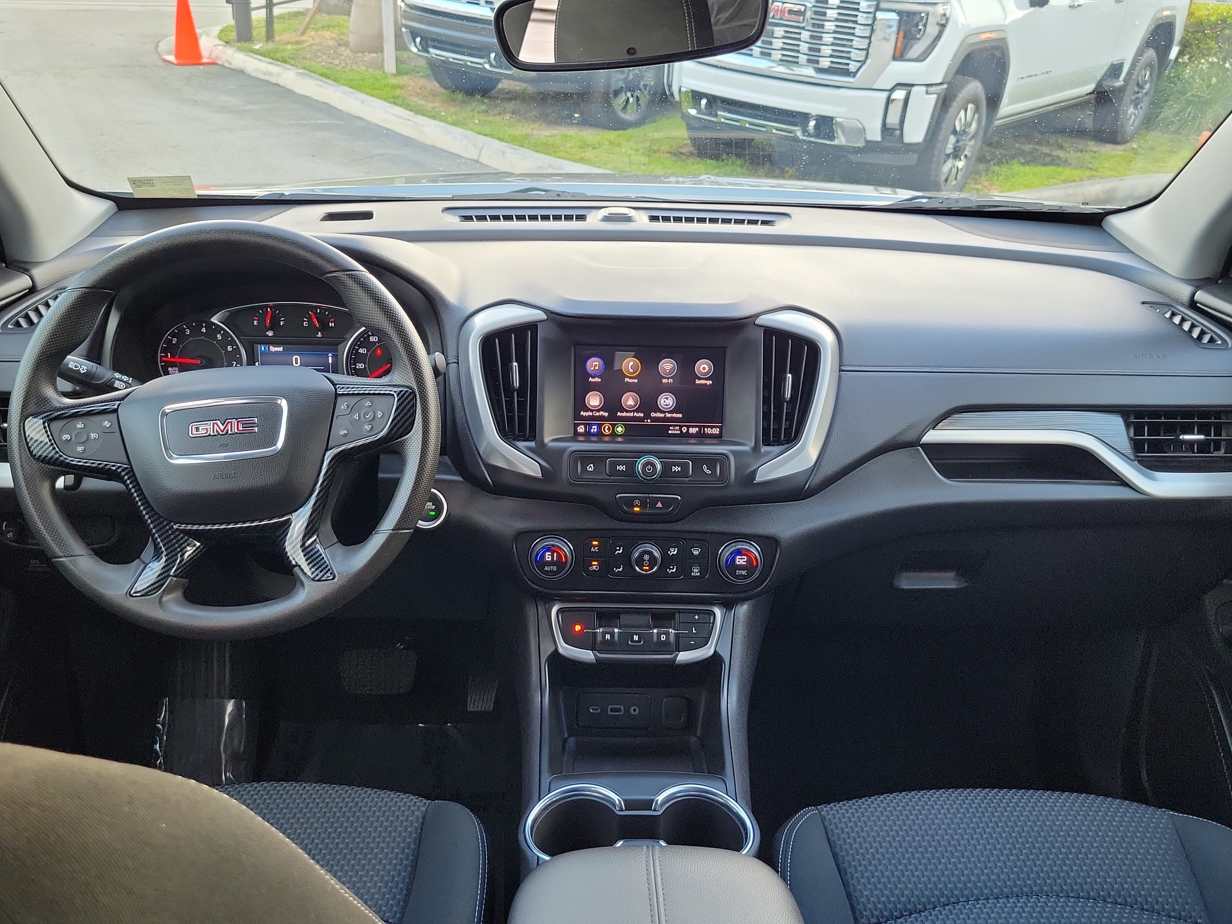 Used 2024 GMC Terrain SLE w/ Driver Convenience Package FWD image 17