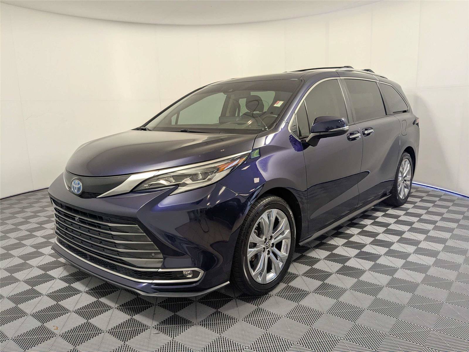 Certified 2022 Toyota Sienna Platinum FWD video 2