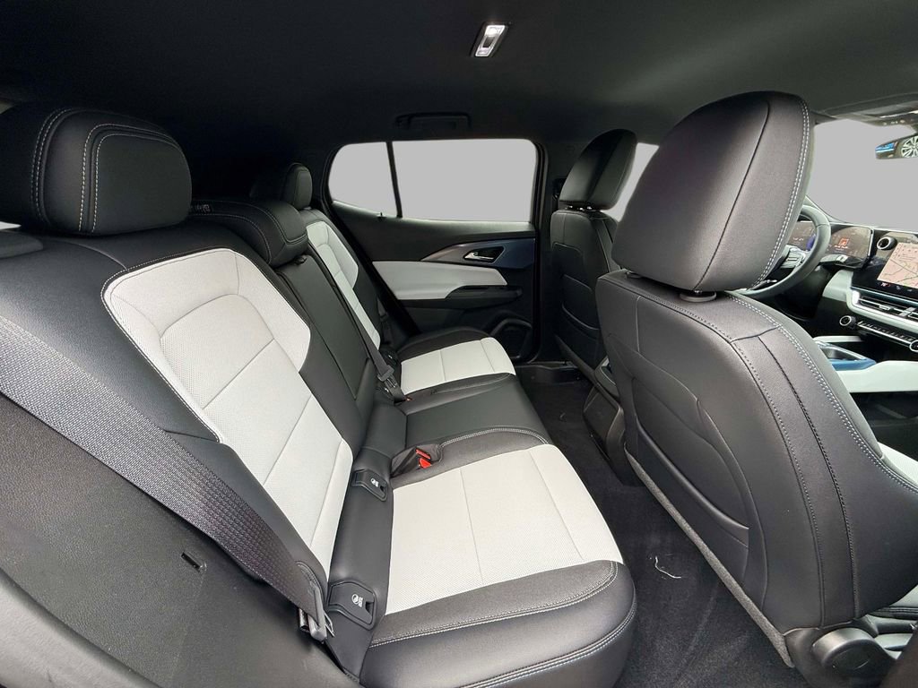 Used 2025 Chevrolet Equinox EV LT image 16