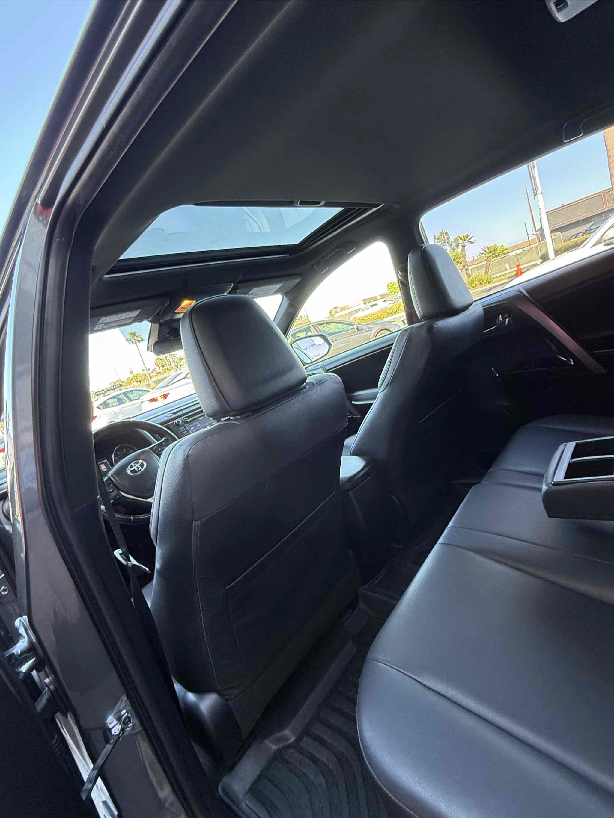 Used 2018 Toyota RAV4 SE w/ All Weather Liner Package FWD image 17
