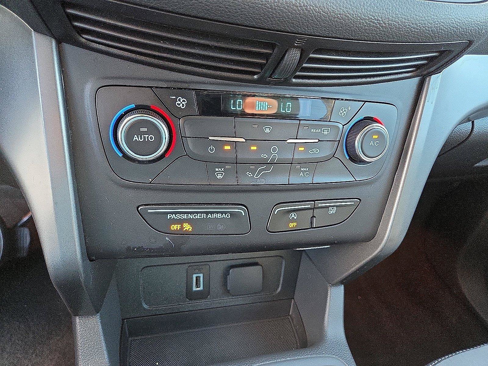 Used 2017 Ford Escape SE w/ Equipment Group 201A FWD image 21