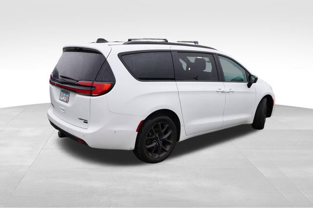 Used 2023 Chrysler Pacifica Limited w/ Uconnect Theater Family Group AWD/4WD image 3