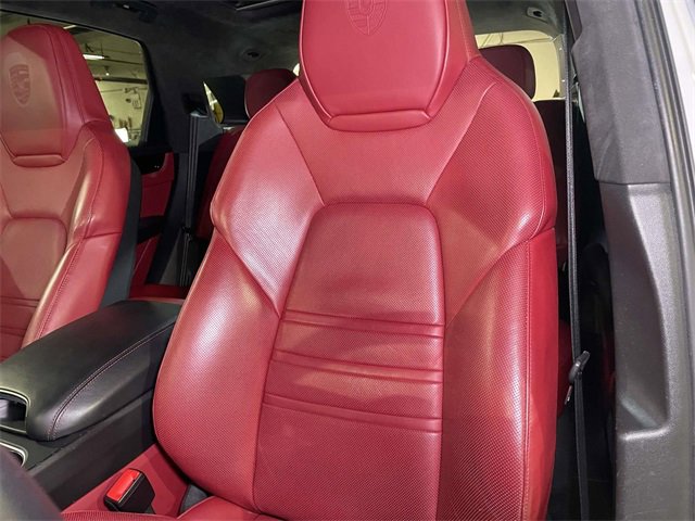 Used 2021 Porsche Cayenne Turbo image 5