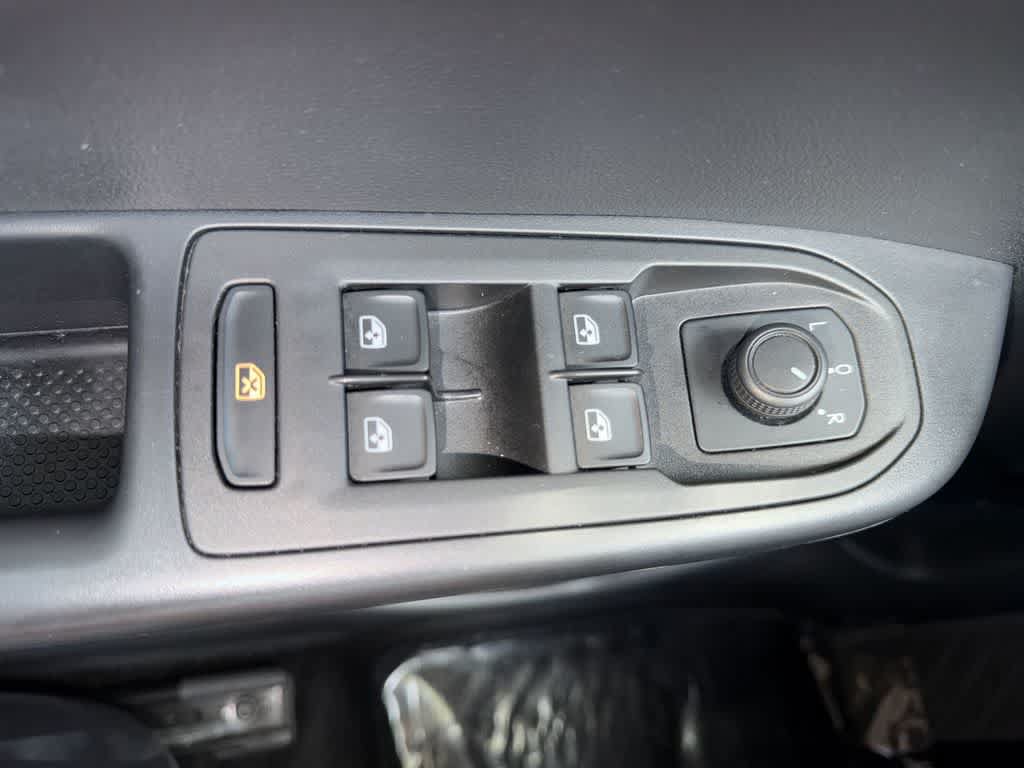 Certified 2024 Volkswagen Taos S FWD image 17