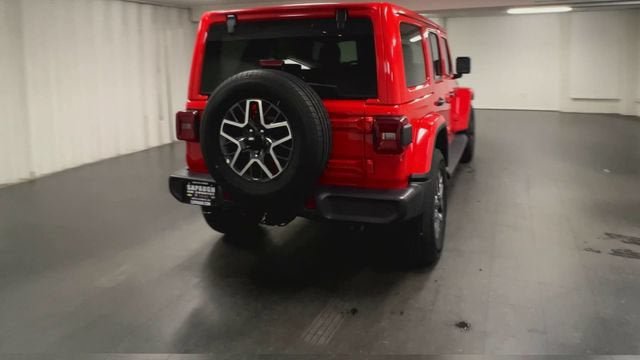 Used 2025 Jeep Wrangler Unlimited Sahara w/ Safety Group AWD/4WD image 8