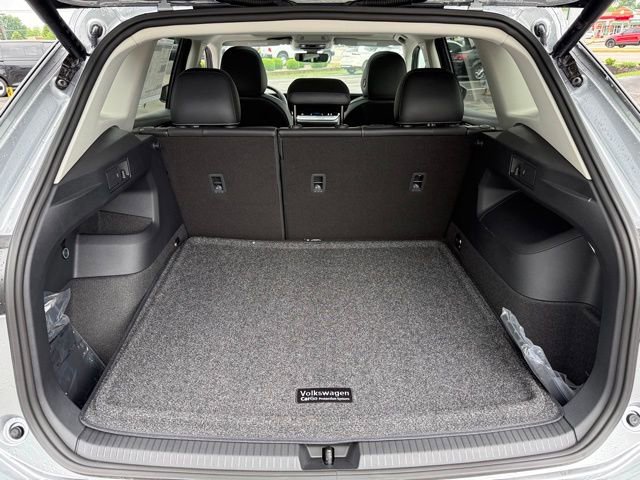 New 2026 Volkswagen Tiguan SE FWD image 16