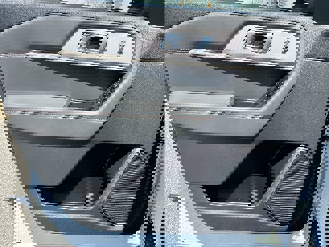 Used 2025 Ford Explorer Active image 22