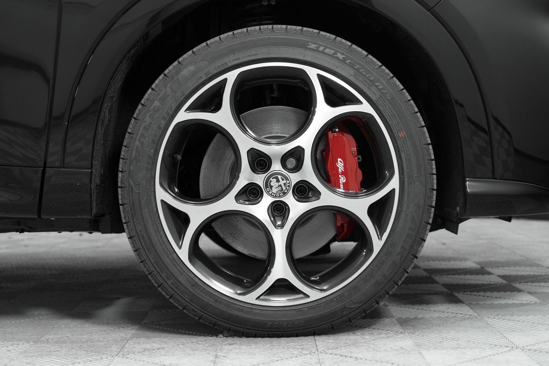 New 2025 Alfa Romeo Tonale w/ Premium Package AWD/4WD image 9
