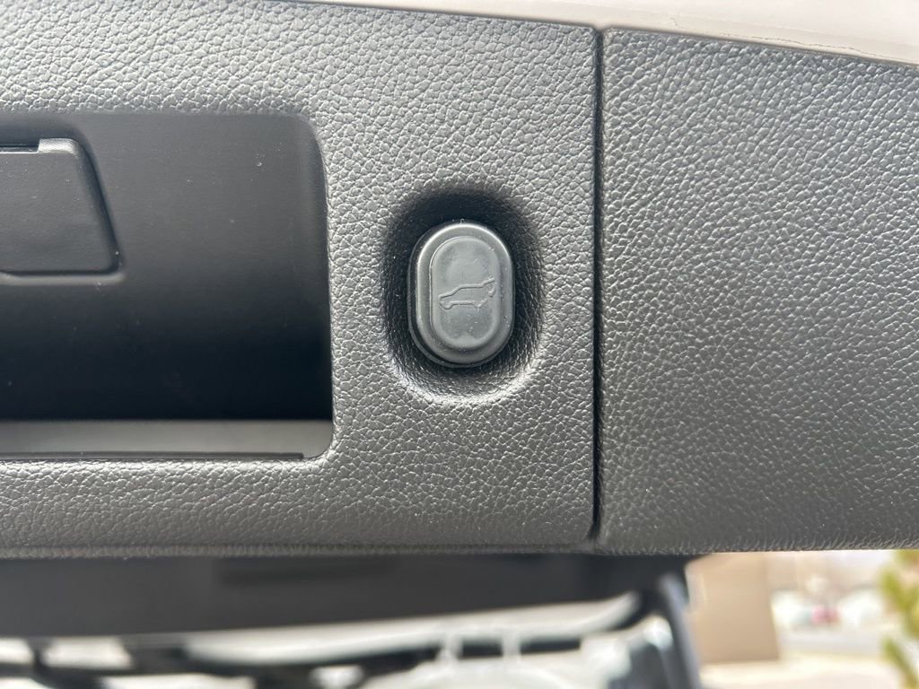 Used 2019 Cadillac Escalade Luxury image 39