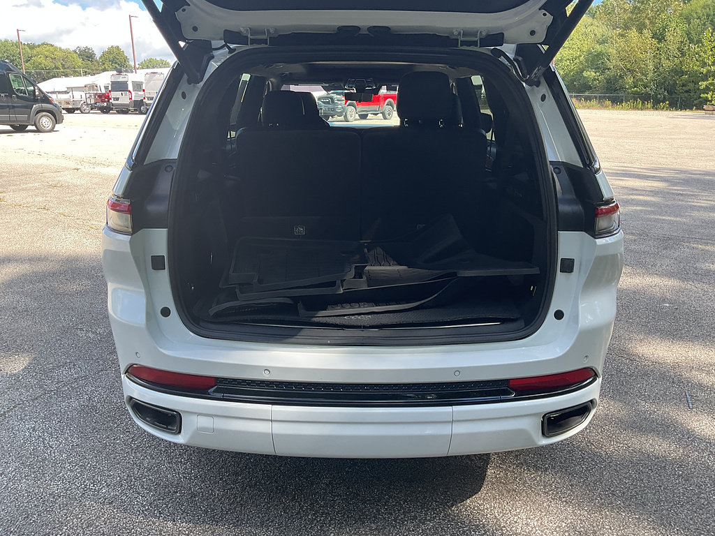 Used 2023 Jeep Grand Cherokee L Summit AWD/4WD image 18