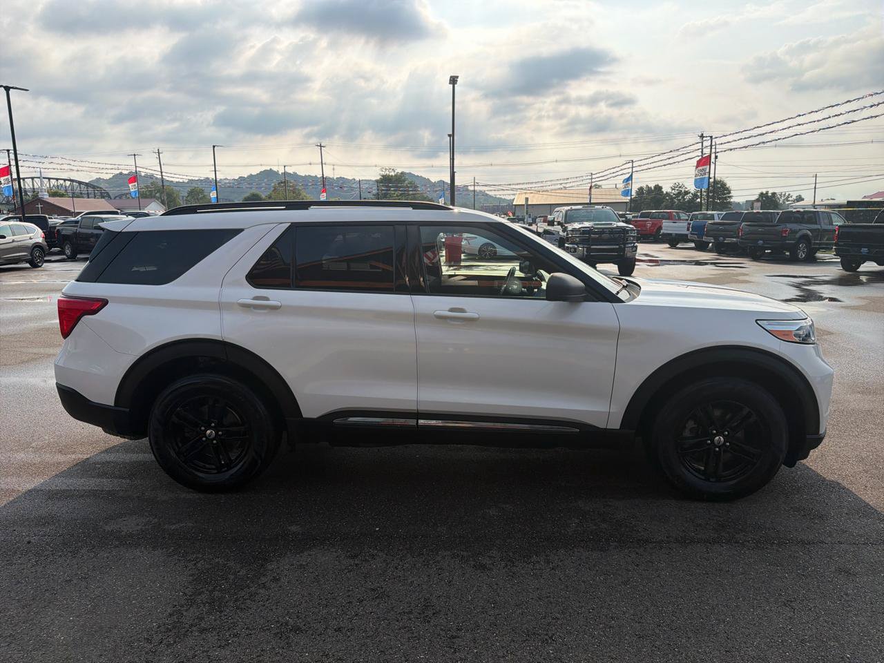 Used 2020 Ford Explorer XLT AWD/4WD image 24