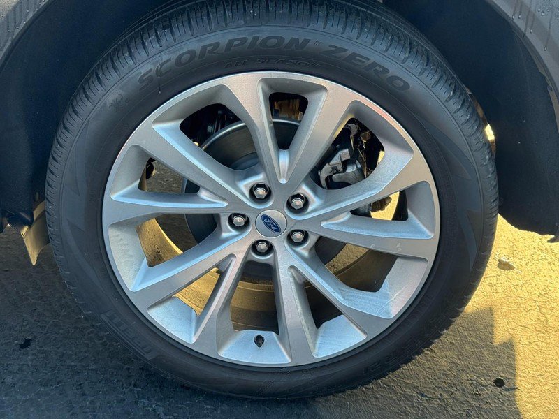 Used 2023 Ford Explorer Platinum w/ Technology Package AWD/4WD image 7