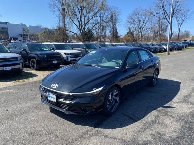 Certified 2025 Hyundai Elantra SEL image 6