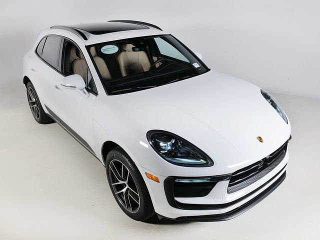 Certified 2025 Porsche Macan image 30
