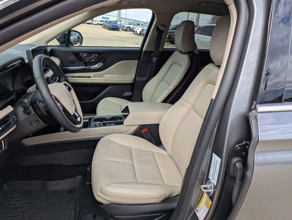 Used 2025 Lincoln Corsair FWD w/ Equipment Group 101A image 7