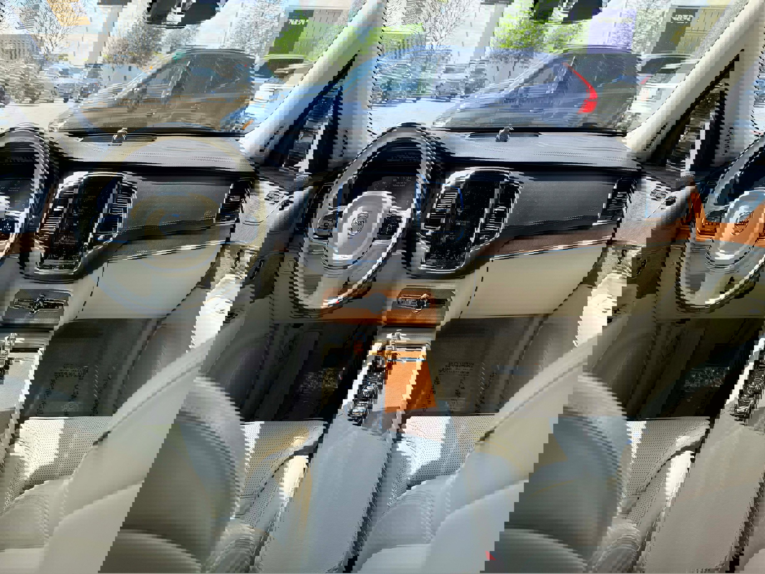 Used 2016 Volvo XC90 T8 Inscription w/ Vision Package image 17