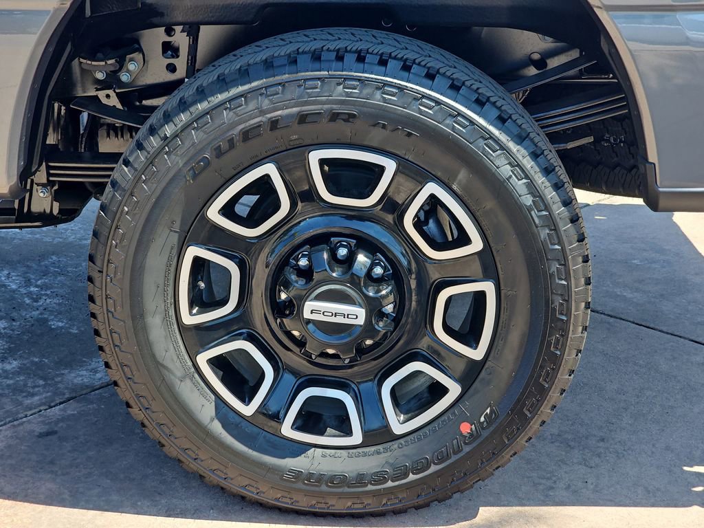 New 2026 Ford F350 Platinum w/ FX4 Off-Road Package image 38