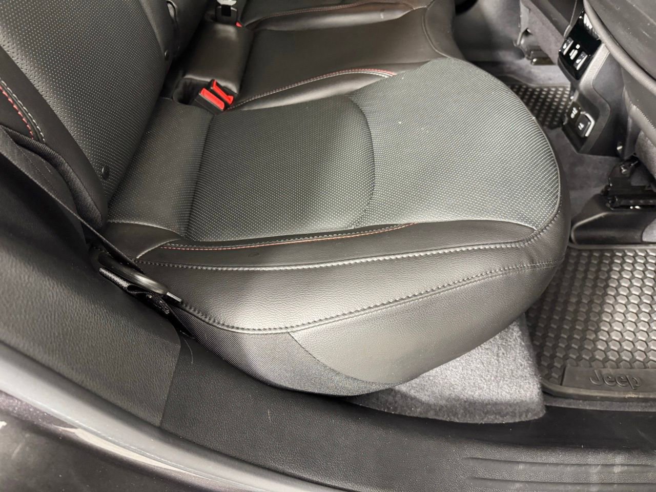 Used 2022 Jeep Compass Trailhawk w/ Trailhawk Elite Group image 30