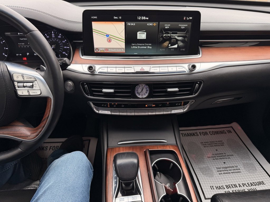 Used 2020 Kia K900 Luxury image 21