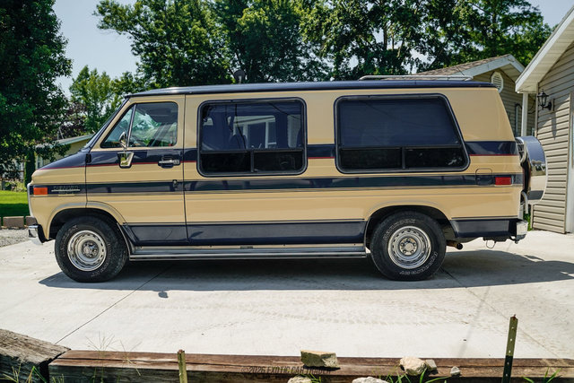 Used 1988 Chevrolet G20 RWD image 3