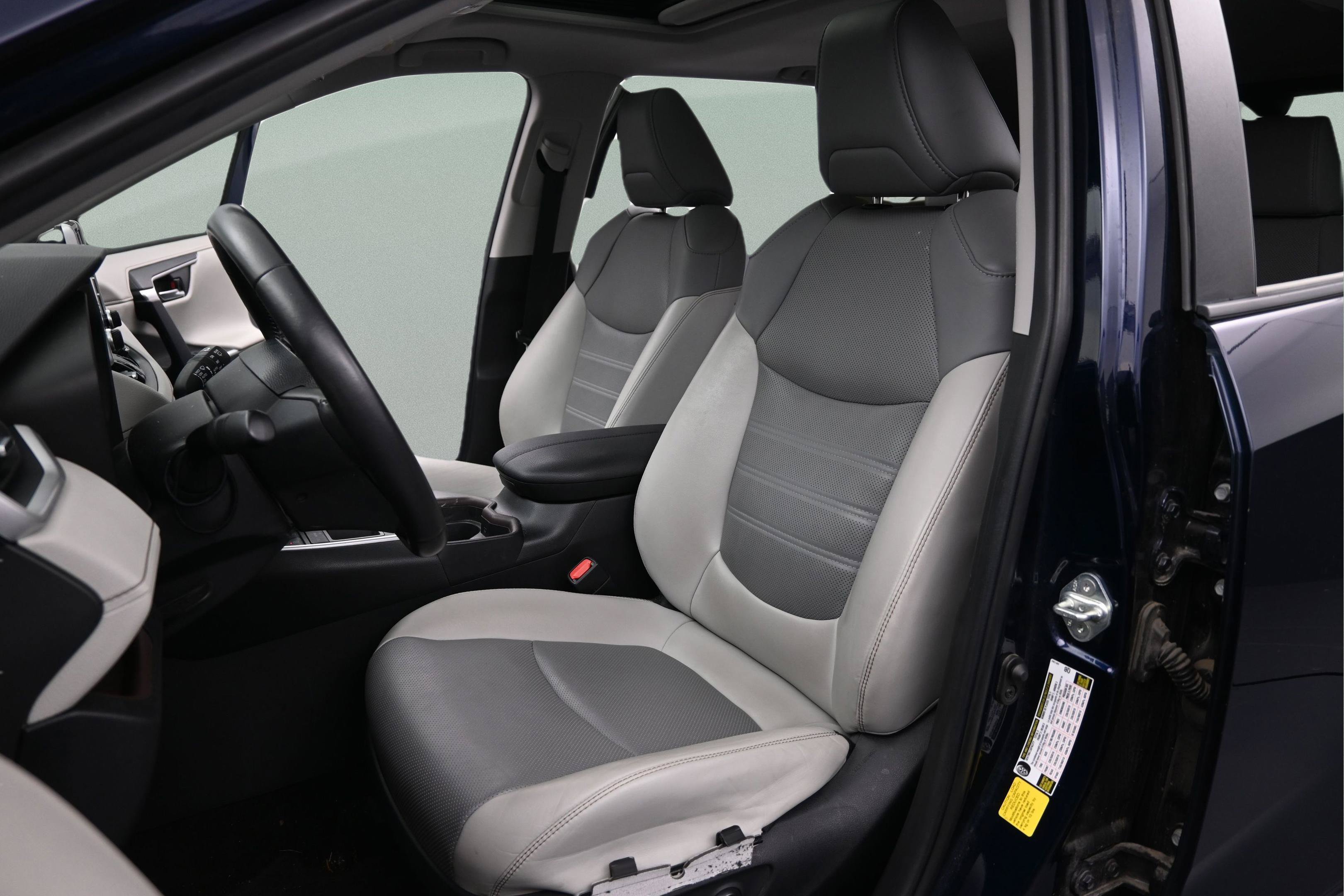 Used 2019 Toyota RAV4 Limited w/ Cold Weather Package FWD image 23