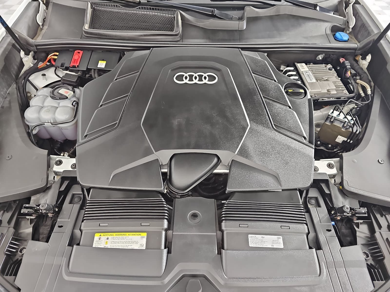Used 2019 Audi Q8 Premium Plus AWD/4WD image 33