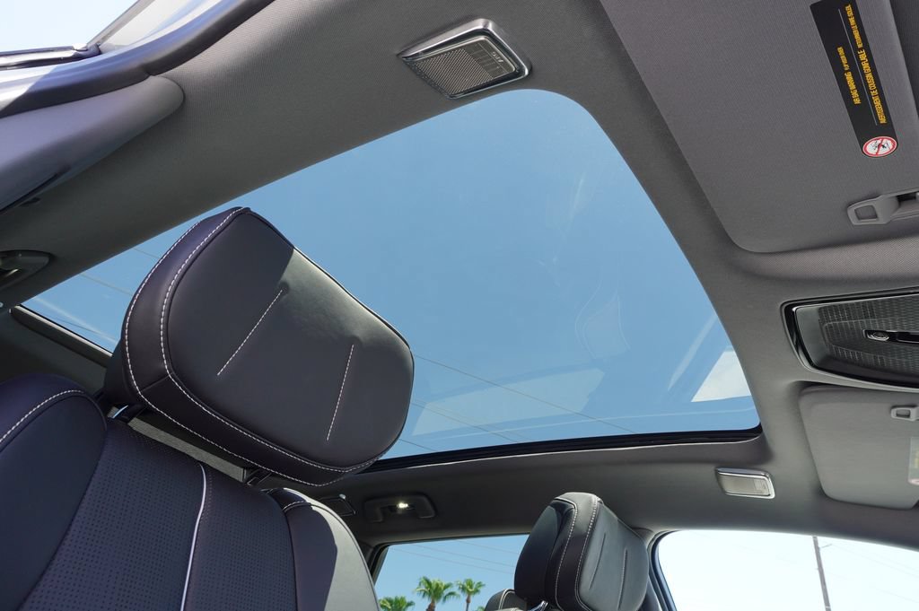 Certified 2025 Cadillac Optiq Luxury 2 AWD/4WD image 13