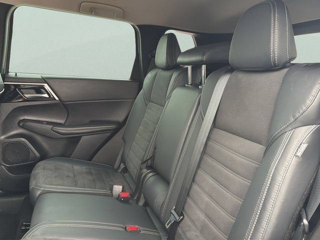 Used 2023 Mitsubishi Outlander SE AWD/4WD image 16