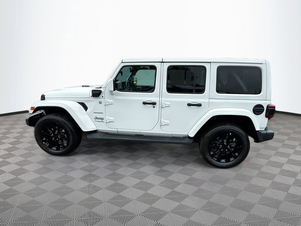 Used 2022 Jeep Wrangler Unlimited Sahara w/ Cold Weather Group AWD/4WD image 9