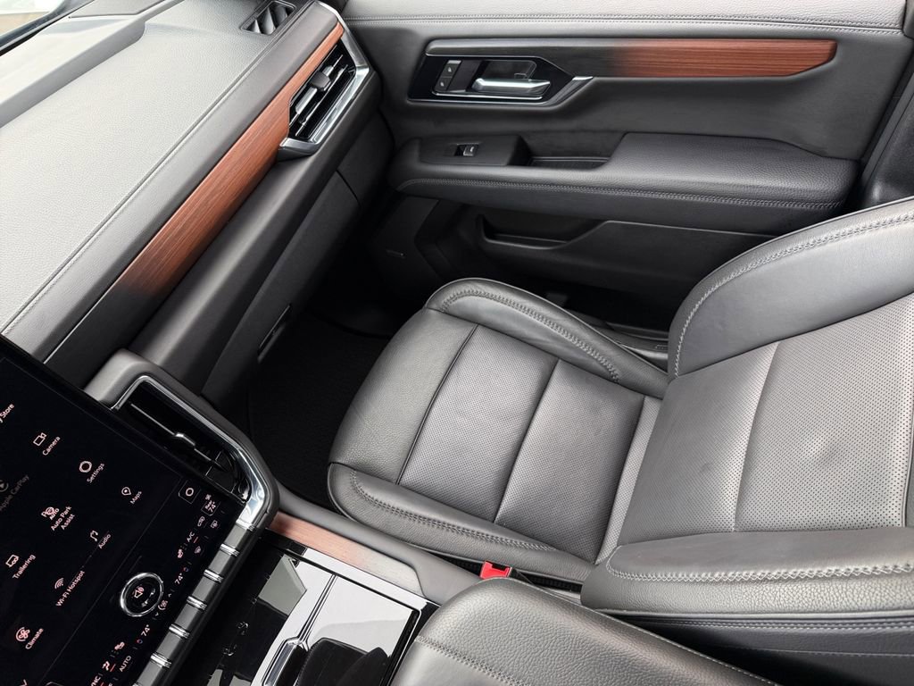 Used 2025 GMC Yukon Denali image 17