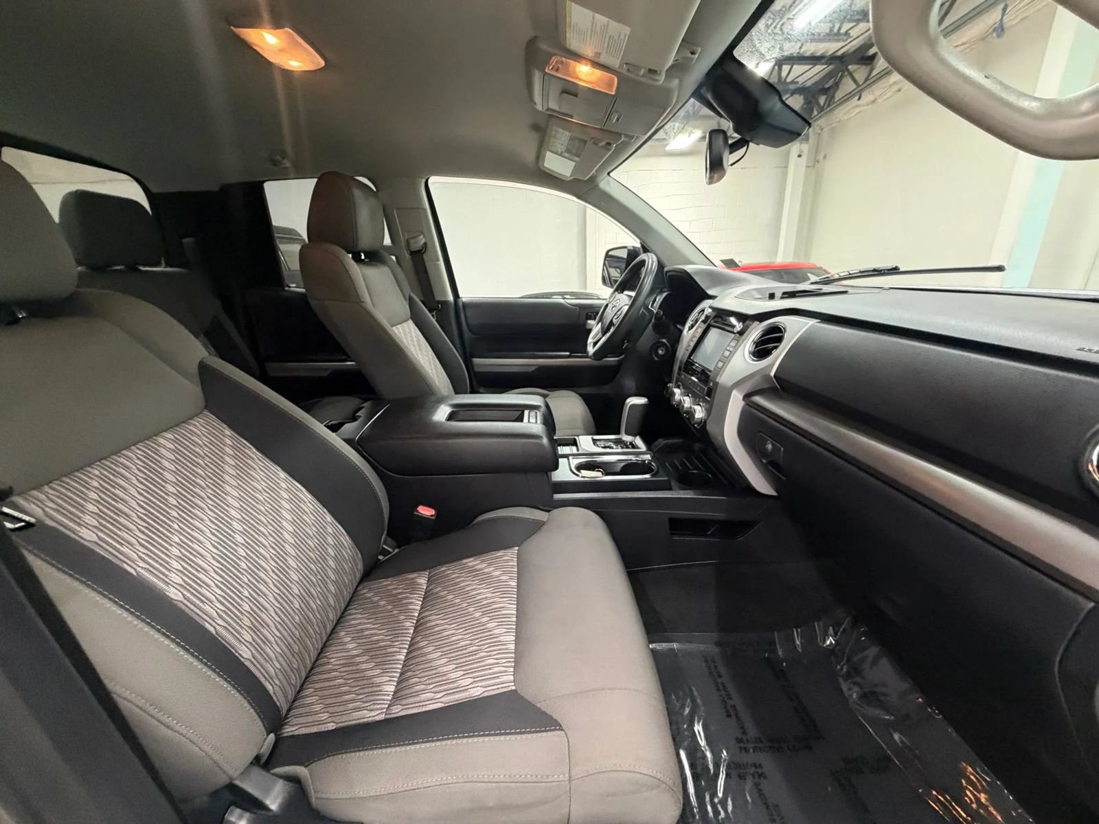 Used 2018 Toyota Tundra SR5 w/ SR5 Upgrade Package AWD/4WD image 19