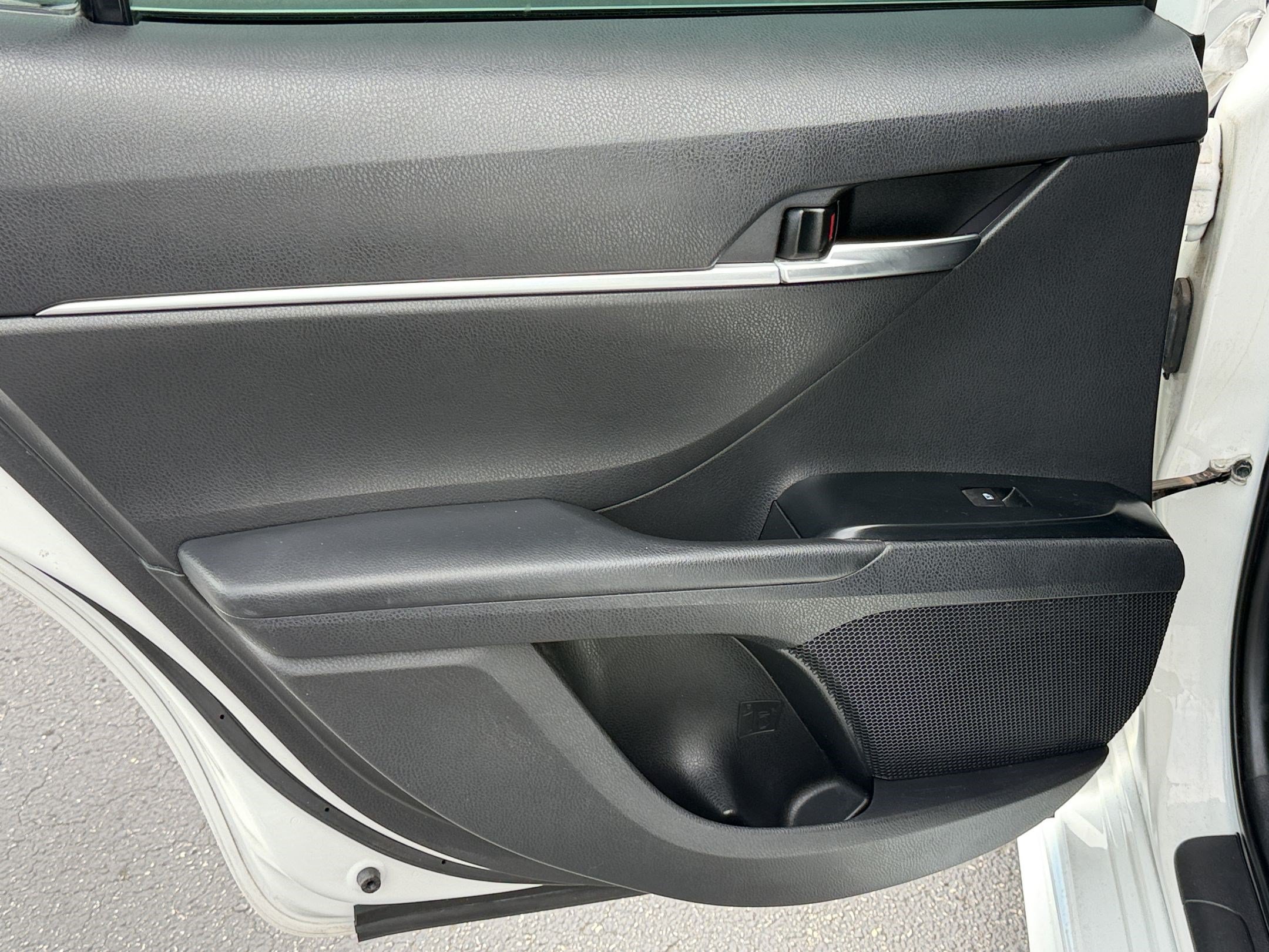 Used 2019 Toyota Camry SE FWD image 31