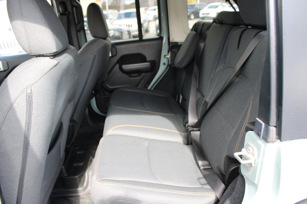 Used 2024 Jeep Wrangler Unlimited AWD/4WD image 14