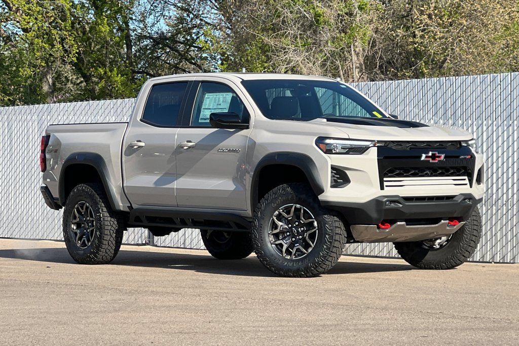 New 2026 Chevrolet Colorado ZR2 w/ Technology Package AWD/4WD image 2