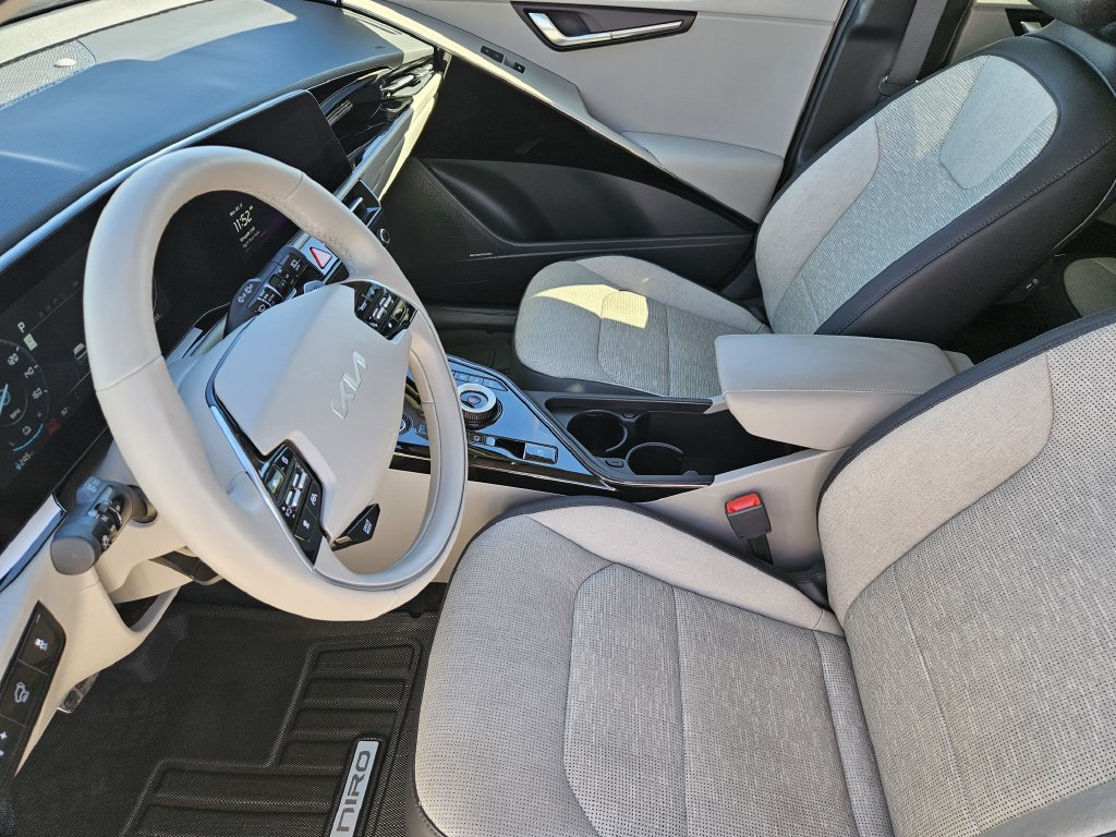 Certified 2024 Kia Niro Wave FWD image 13