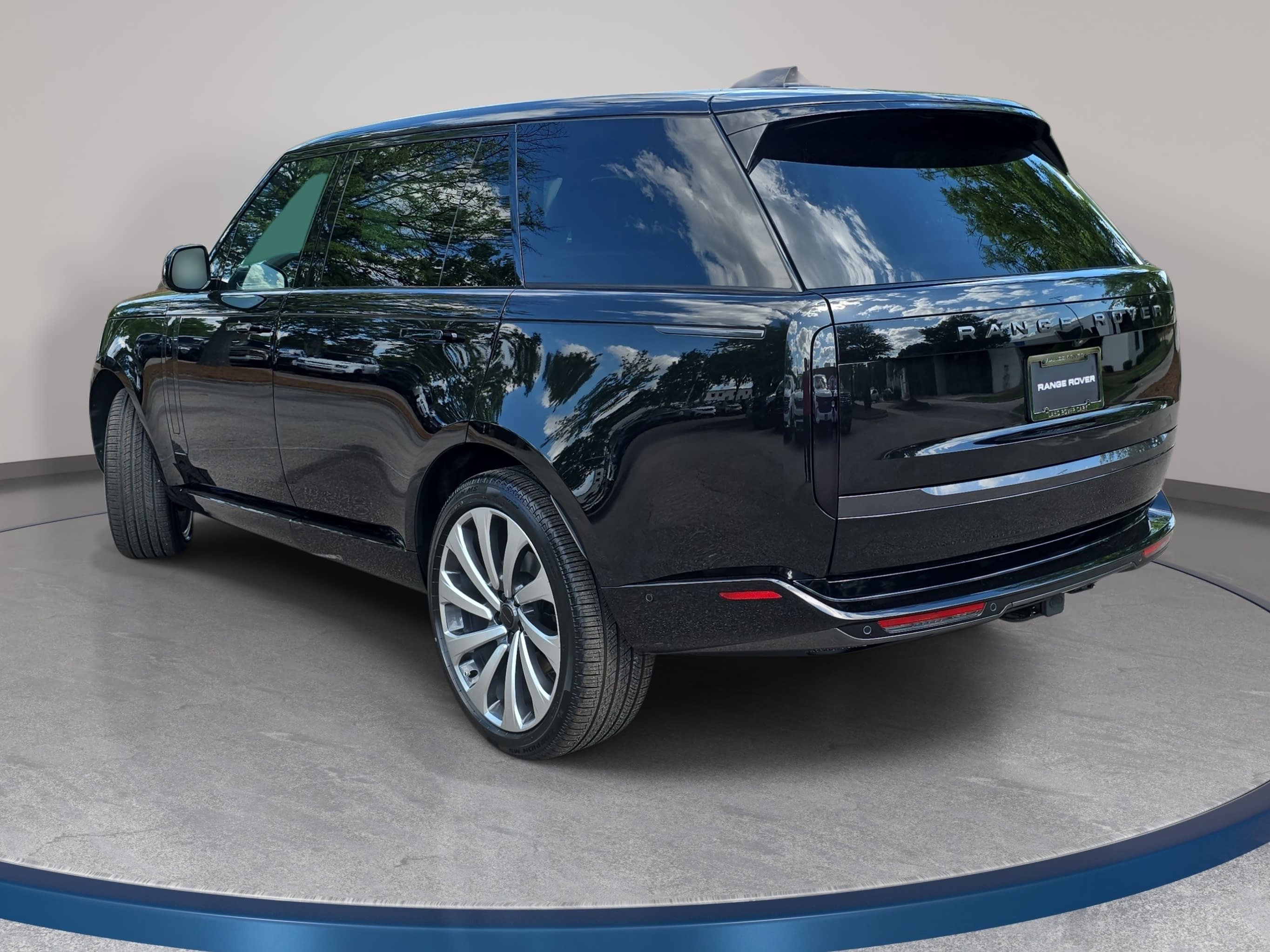 New 2026 Land Rover Range Rover Long Wheelbase SE AWD/4WD image 7