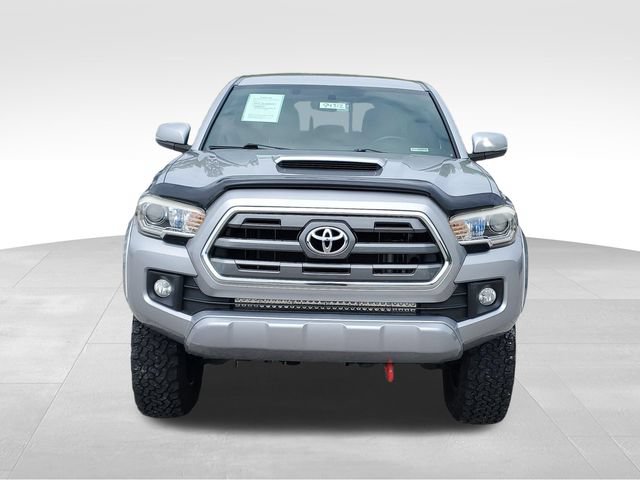 Used 2016 Toyota Tacoma TRD Sport w/ Towing Package AWD/4WD image 2