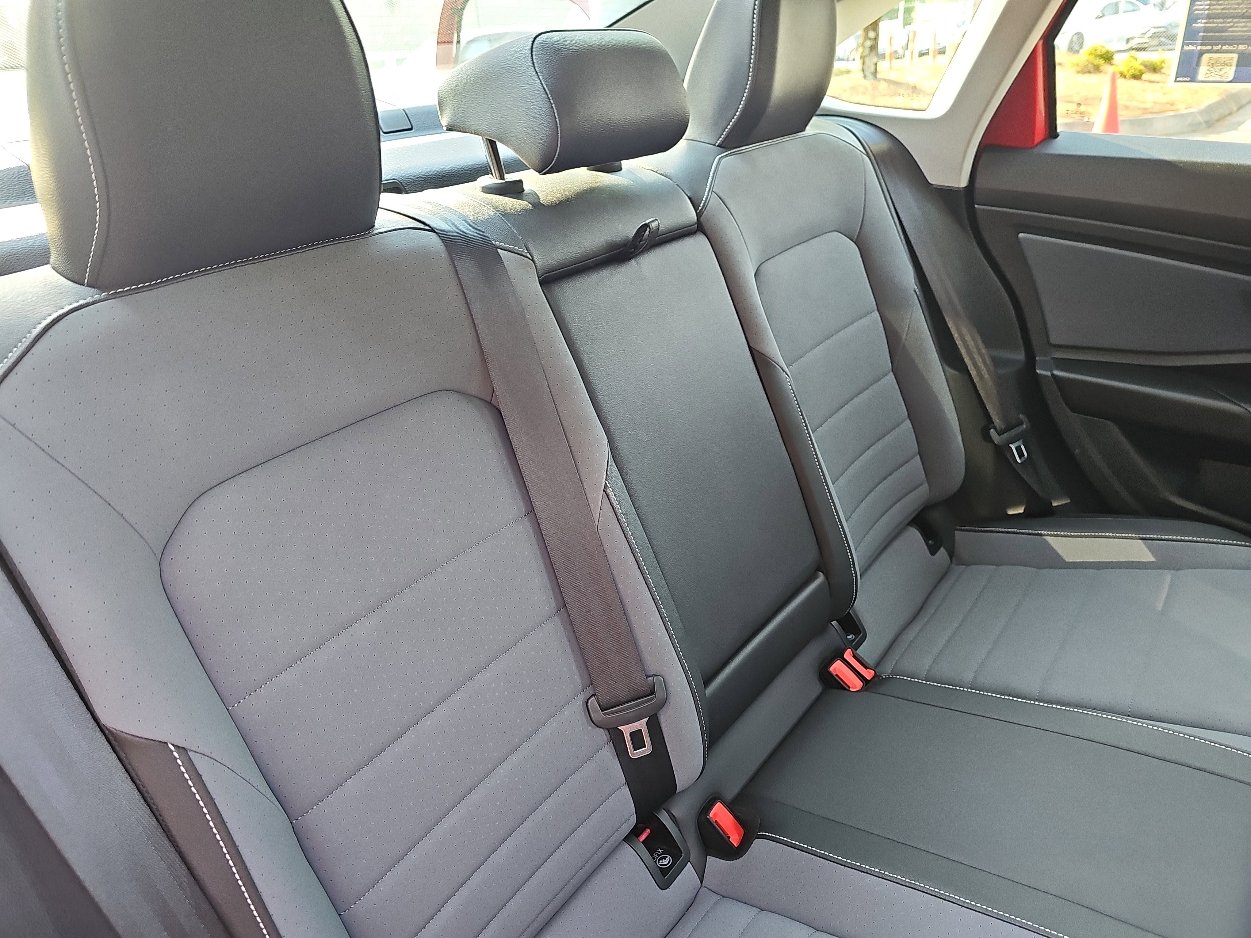 Used 2025 Volkswagen Jetta SE w/ Sunroof Package FWD image 12