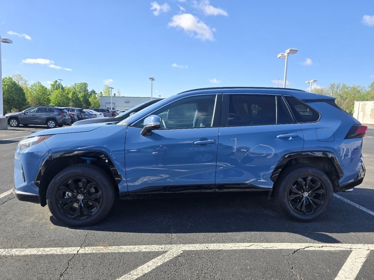 Used 2024 Toyota RAV4 SE image 4