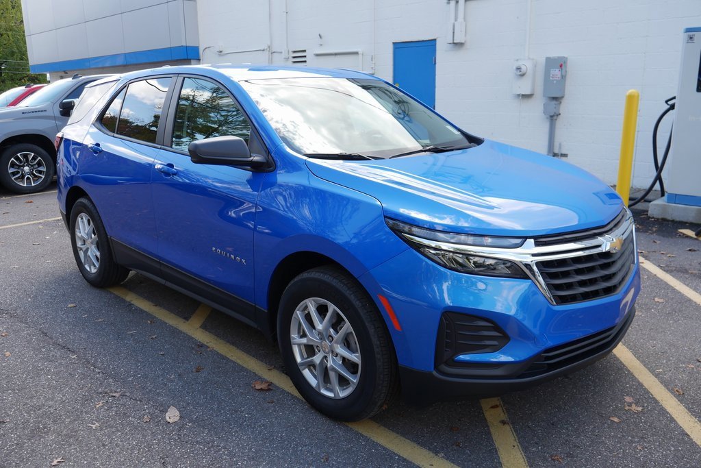 Used 2024 Chevrolet Equinox LS w/ LS Convenience Package image 2