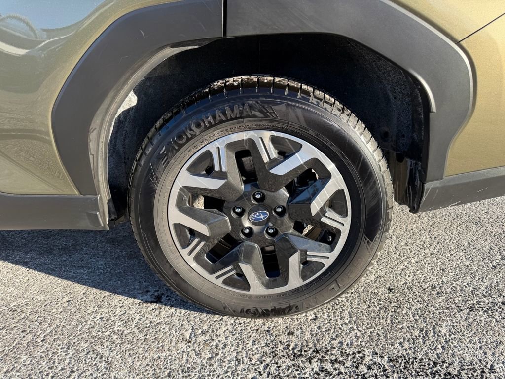 Used 2025 Subaru Forester Premium image 11