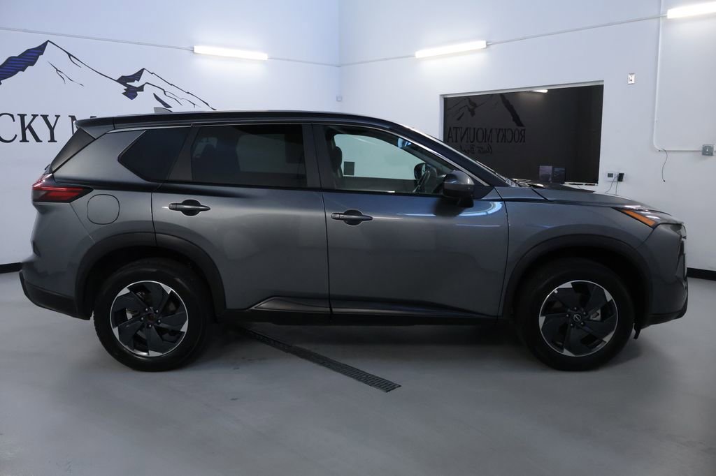 Used 2024 Nissan Rogue SV image 8