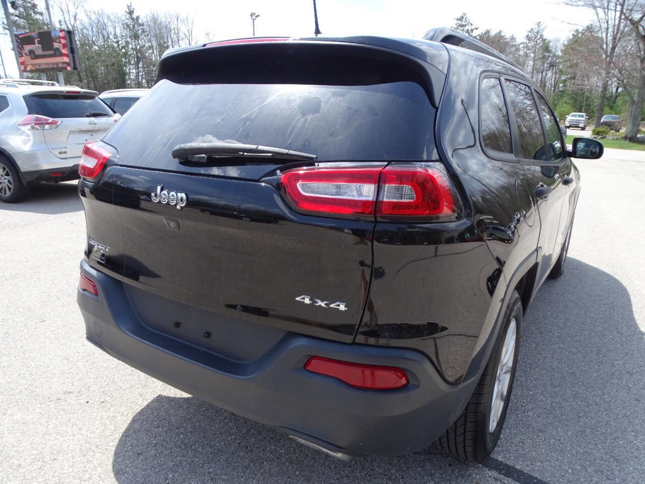 Used 2018 Jeep Cherokee Sport w/ Cold Weather Group AWD/4WD image 9